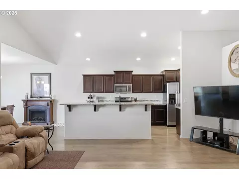 Kitchen - 5775 Donohoe Ave, Eugene, OR 97402 photo 1 of 6