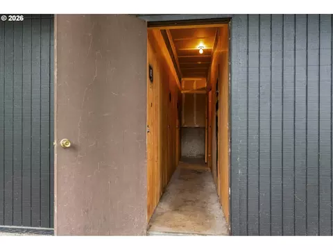 Entry Way - 2625 Woodstone Pl, Eugene, OR 97405 photo 3 of 3
