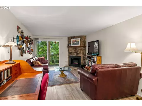 Living - 2625 Woodstone Pl, Eugene, OR 97405 photo 1 of 3