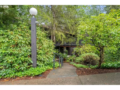 Exterior - 2625 Woodstone Pl, Eugene, OR 97405 photo 2 of 5