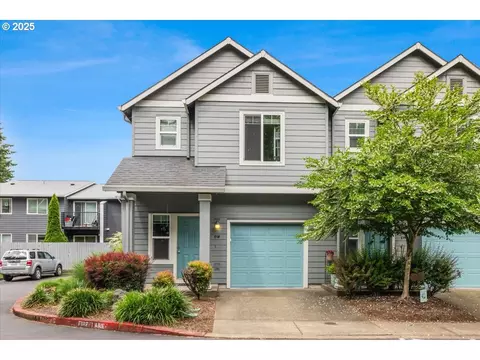 810 E 9th St #E18, Newberg, OR 97132