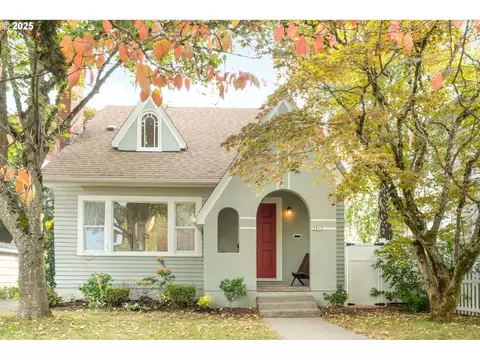2812 NE Siskiyou St, Portland, OR 97212