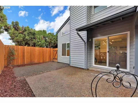 Exterior - 2700 Harlow Rd, Eugene, OR 97401 photo 3 of 8
