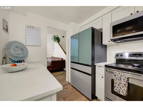 Kitchen - 2700 Harlow Rd, Eugene, OR 97401 photo 5 of 5