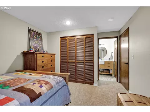Bedroom - 2700 Harlow Rd, Eugene, OR 97401 photo 2 of 5