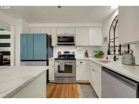 Kitchen - 2700 Harlow Rd, Eugene, OR 97401 photo 2 of 5