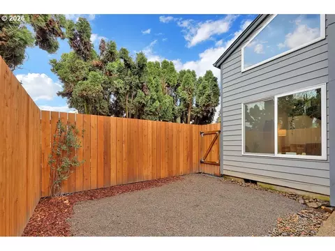 Exterior - 2700 Harlow Rd, Eugene, OR 97401 photo 4 of 8