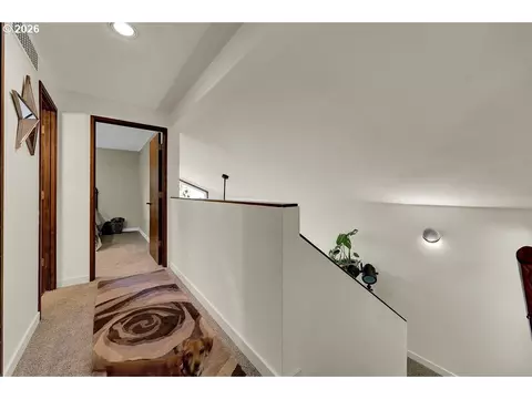 Entry Way - 2700 Harlow Rd, Eugene, OR 97401 photo 3 of 4