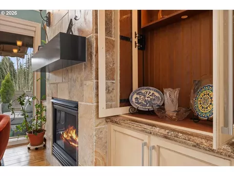 Kitchen - 642 SE 38th Dr, Gresham, OR 97080 photo 1 of 7
