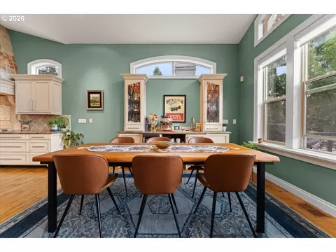 Dining - 642 SE 38th Dr, Gresham, OR 97080 photo 3 of 3