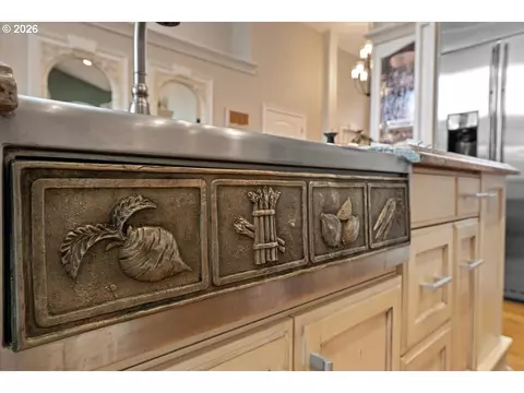 Kitchen - 642 SE 38th Dr, Gresham, OR 97080 photo 7 of 7
