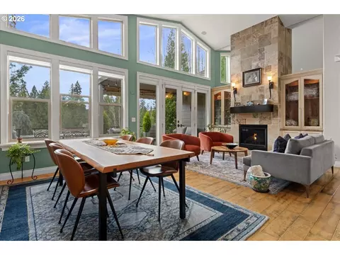 Dining - 642 SE 38th Dr, Gresham, OR 97080 photo 1 of 3