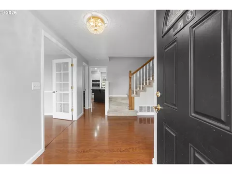 Entry Way - 2607 SW Pleasant View Dr, Gresham, OR 97080 photo 1 of 1