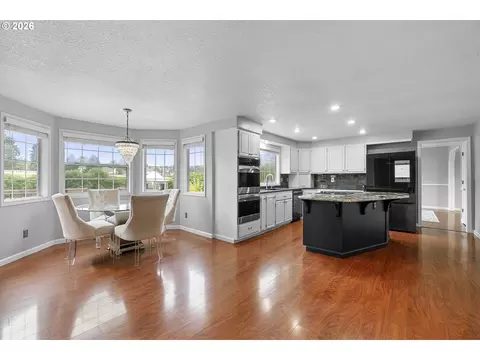 Kitchen - 2607 SW Pleasant View Dr, Gresham, OR 97080 photo 4 of 5