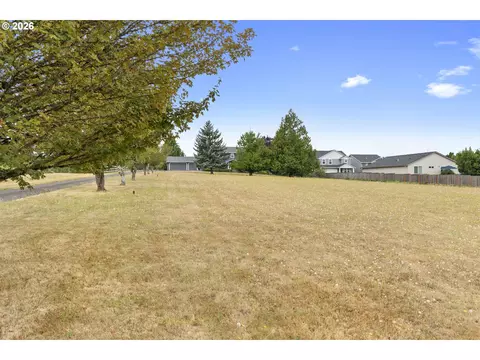Exterior - 2607 SW Pleasant View Dr, Gresham, OR 97080 photo 4 of 10