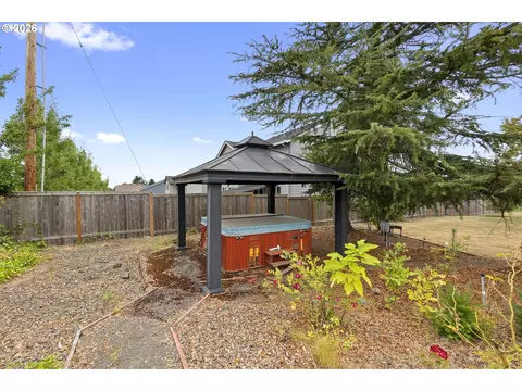 Exterior - 2607 SW Pleasant View Dr, Gresham, OR 97080 photo 5 of 10