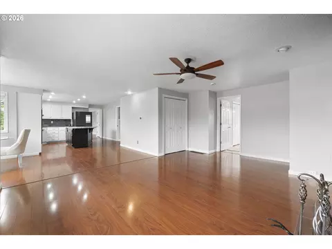 Living - 2607 SW Pleasant View Dr, Gresham, OR 97080 photo 6 of 7
