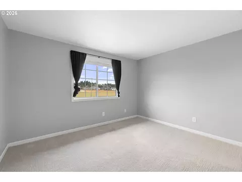 Bedroom - 2607 SW Pleasant View Dr, Gresham, OR 97080 photo 6 of 6