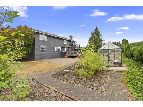 Exterior - 2607 SW Pleasant View Dr, Gresham, OR 97080 photo 9 of 10