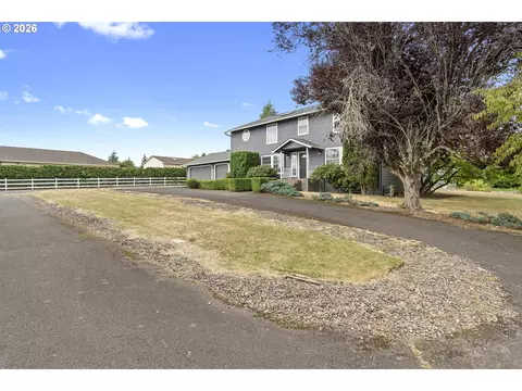 Exterior - 2607 SW Pleasant View Dr, Gresham, OR 97080 photo 2 of 10