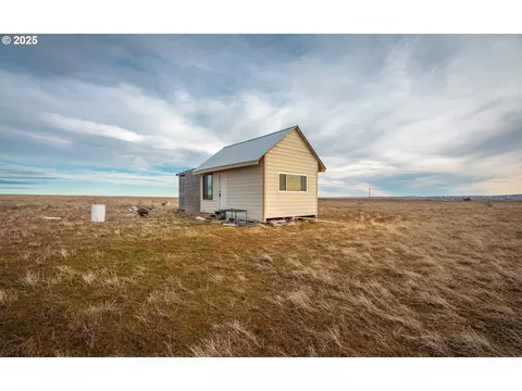 380 Harms Rd, Centerville, WA 98613