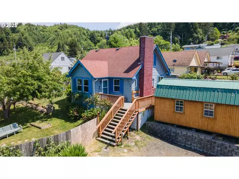 2720 Bowman Rd, Reedsport, OR 97467