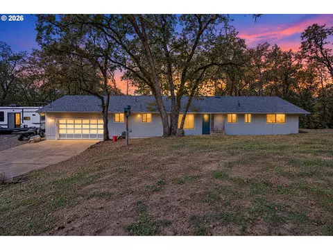 660 Elmar Dr, Winchester, OR 97495