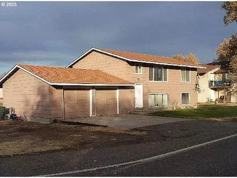704 SW Wilson Ln, Boardman, OR 97818