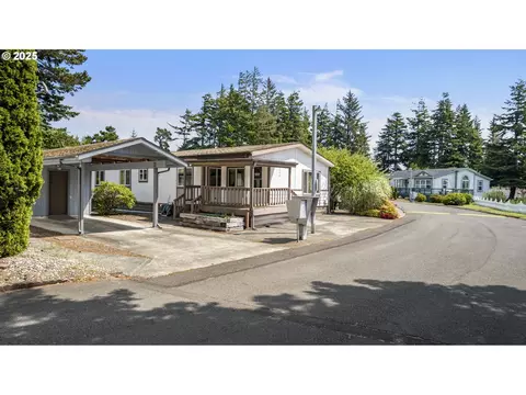 1770 Shorepines Dr, Coos Bay, OR 97420