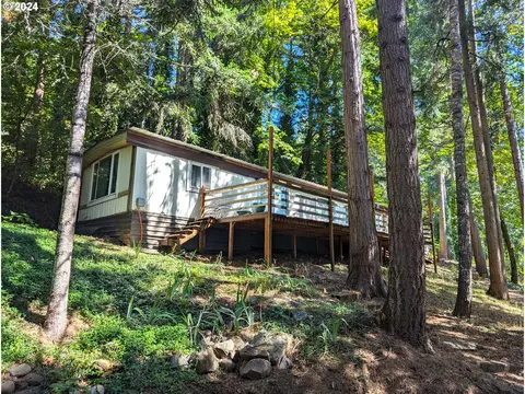 48419 High Leah Dr, Oakridge, OR 97463