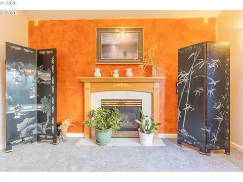 Living - 4366 Berry Ln, Eugene, OR 97404 photo 2 of 2