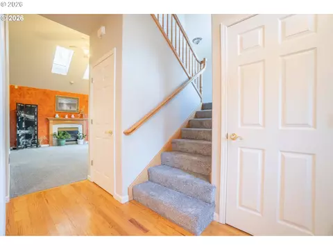 Entry Way - 4366 Berry Ln, Eugene, OR 97404 photo 6 of 7
