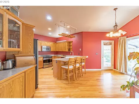Kitchen - 4366 Berry Ln, Eugene, OR 97404 photo 5 of 7