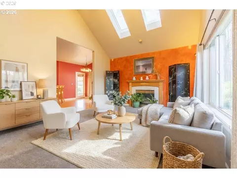 Living - 4366 Berry Ln, Eugene, OR 97404 photo 1 of 2