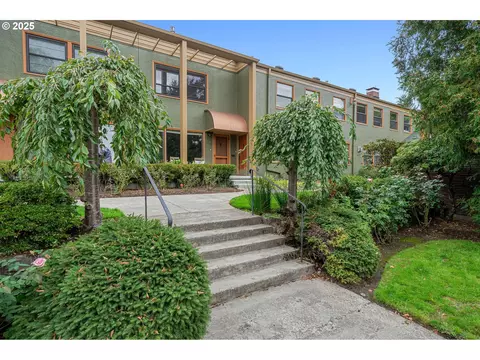 2025 SE Caruthers St #14, Portland, OR 97214