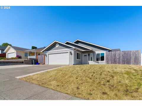 1818 Garfield St, North Bend, OR 97459