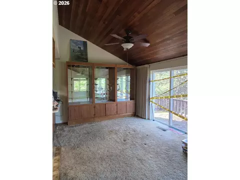 Living - 1653 Ardendale Ln, Eugene, OR 97405 photo 3 of 3