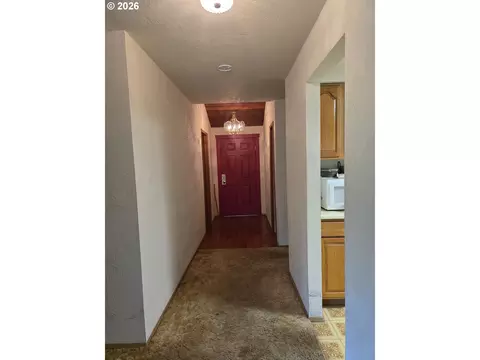 Entry Way - 1653 Ardendale Ln, Eugene, OR 97405 photo 1 of 1