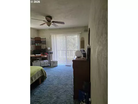Bedroom - 1653 Ardendale Ln, Eugene, OR 97405 photo 3 of 4