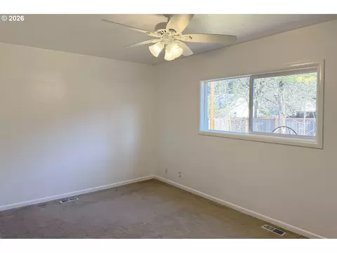 Bedroom - 4733 E Amazon Dr, Eugene, OR 97405 photo 5 of 5