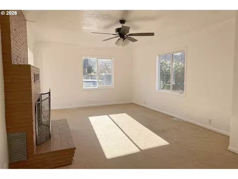 Living - 4733 E Amazon Dr, Eugene, OR 97405 photo 2 of 6