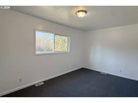 Bedroom - 4733 E Amazon Dr, Eugene, OR 97405 photo 3 of 5