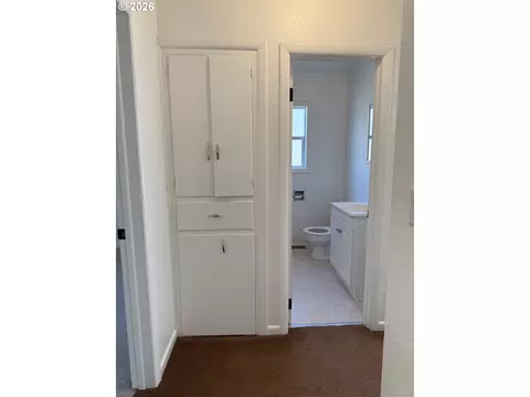 Entry Way - 4733 E Amazon Dr, Eugene, OR 97405 photo 2 of 2