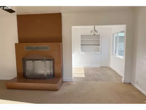 Living - 4733 E Amazon Dr, Eugene, OR 97405 photo 4 of 6