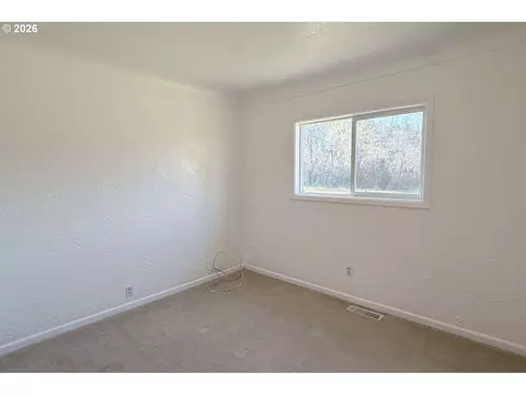 Bedroom - 4733 E Amazon Dr, Eugene, OR 97405 photo 2 of 5