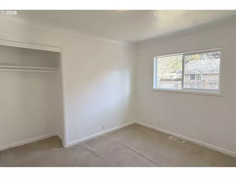 Bedroom - 4733 E Amazon Dr, Eugene, OR 97405 photo 1 of 5