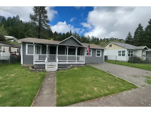 48399 E 1st St, Oakridge, OR 97463