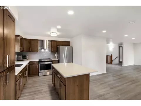 Kitchen - 127 NW Royal Ave, Gresham, OR 97030 photo 2 of 3