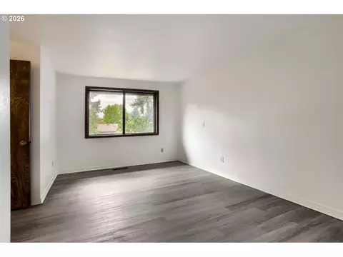Living - 127 NW Royal Ave, Gresham, OR 97030 photo 3 of 5