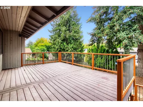 Exterior - 127 NW Royal Ave, Gresham, OR 97030 photo 5 of 7
